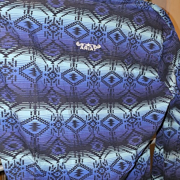 Ariat REAL Women’s Button-Down Shirt – Size Small – Icy Aztec Print - Picture 2 of 3